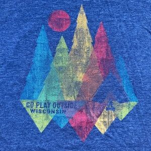 subtle WISCONSIN tshirt w distressed tree design.  XL